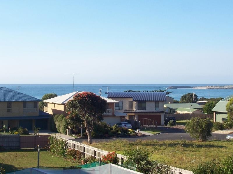 2/15 Seaview Drive, Apollo Bay VIC 3233