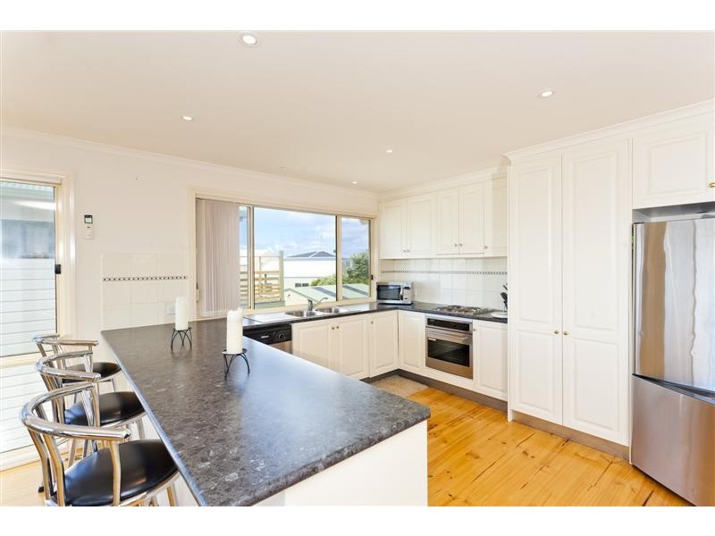 18 Seaview Drive, Apollo Bay VIC 3233
