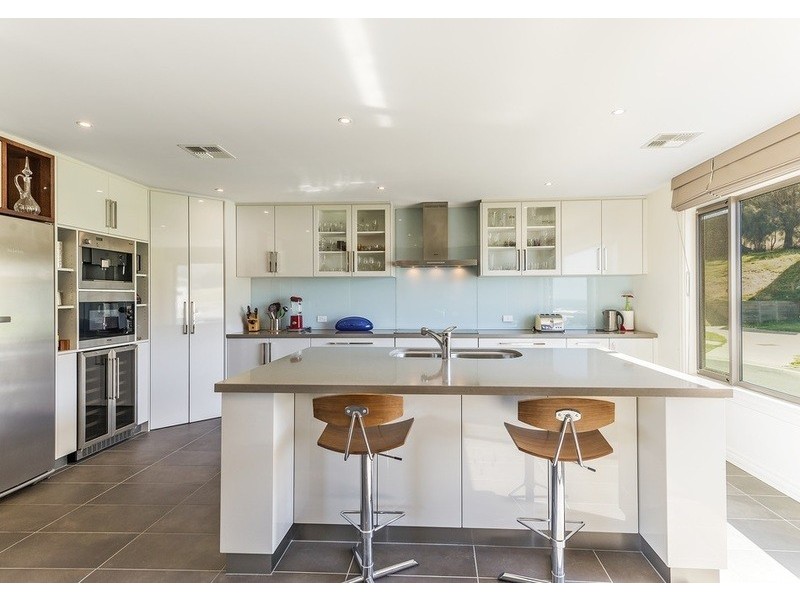 24 Seeberg Court, Apollo Bay VIC 3233