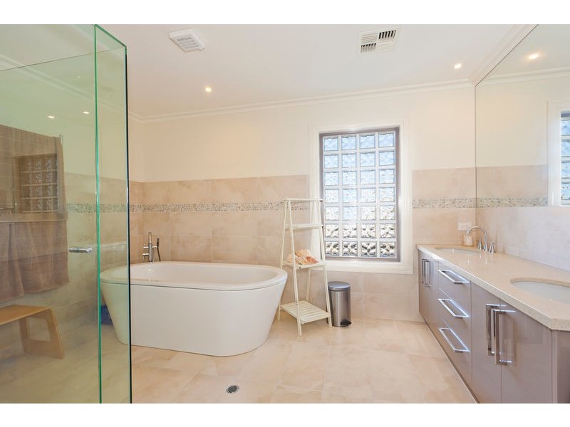 24 Seeberg Court, Apollo Bay VIC 3233