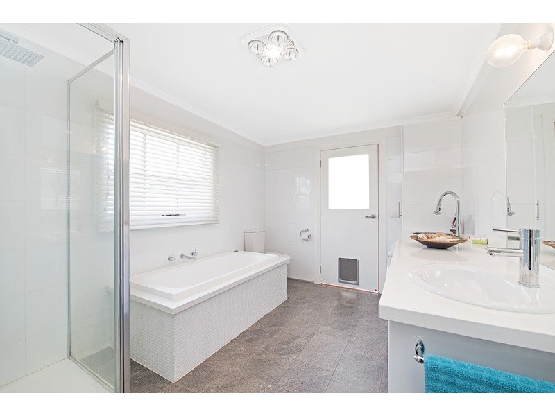 4 Seymour Crescent, Apollo Bay VIC 3233