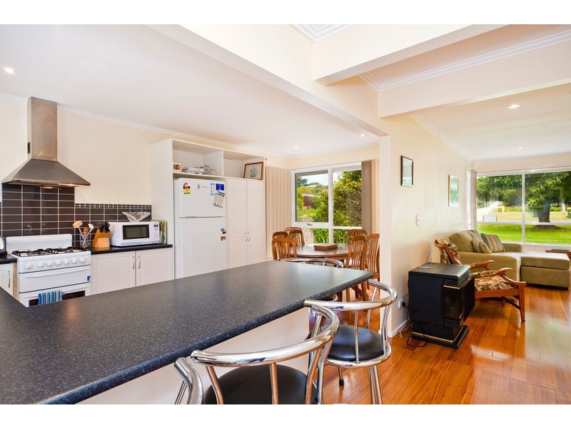 24 Nelson Street, Apollo Bay VIC 3233