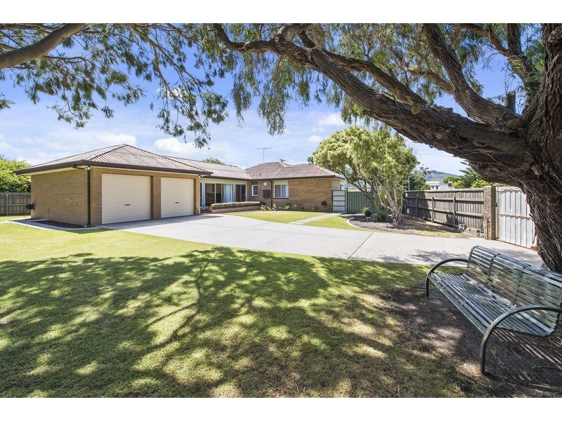 1 Montrose Avenue, Apollo Bay VIC 3233