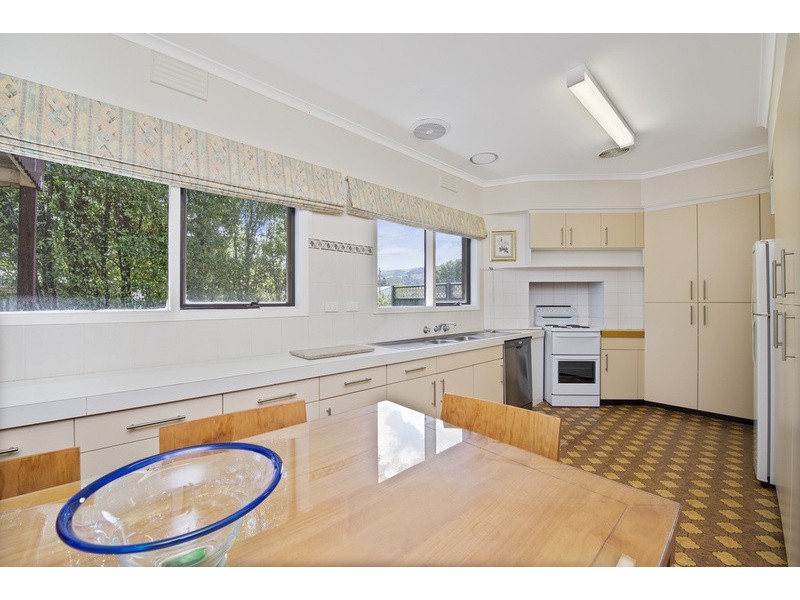 1 Montrose Avenue, Apollo Bay VIC 3233