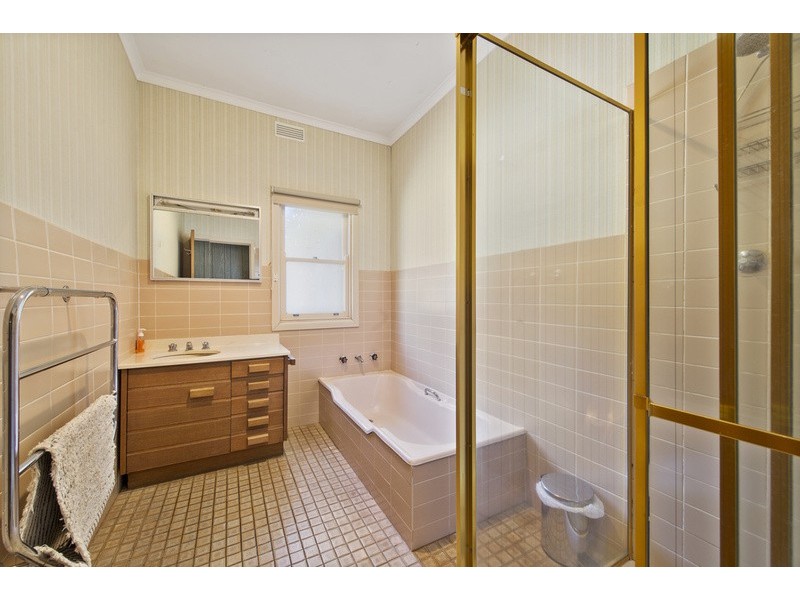 1 Montrose Avenue, Apollo Bay VIC 3233