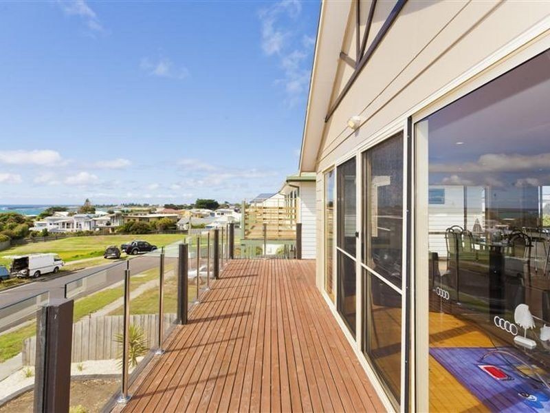 18 Seaview Drive, Apollo Bay VIC 3233