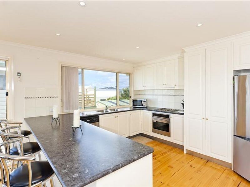 18 Seaview Drive, Apollo Bay VIC 3233