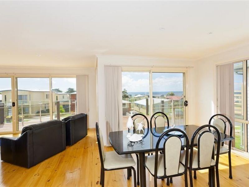 18 Seaview Drive, Apollo Bay VIC 3233