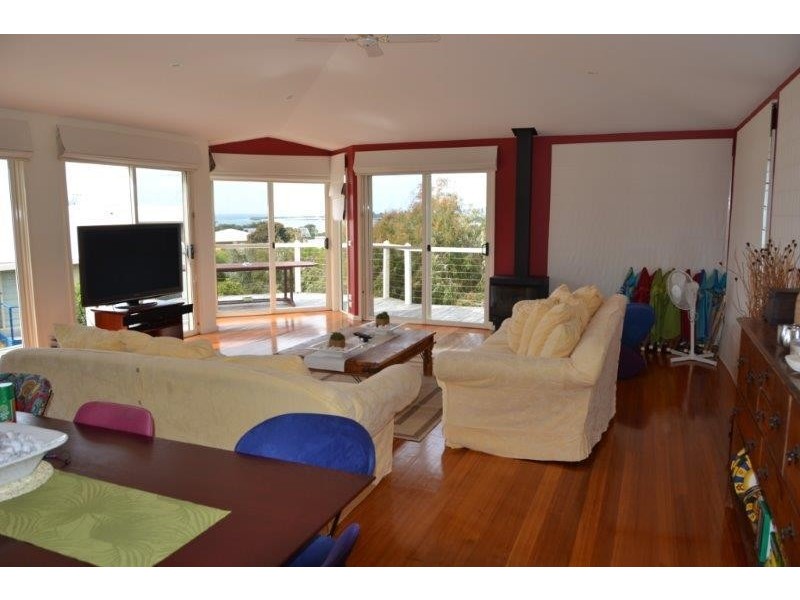 11 Seaview Drive, Apollo Bay VIC 3233