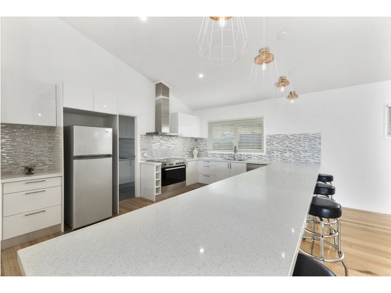 14 Dolphin Court, Apollo Bay VIC 3233