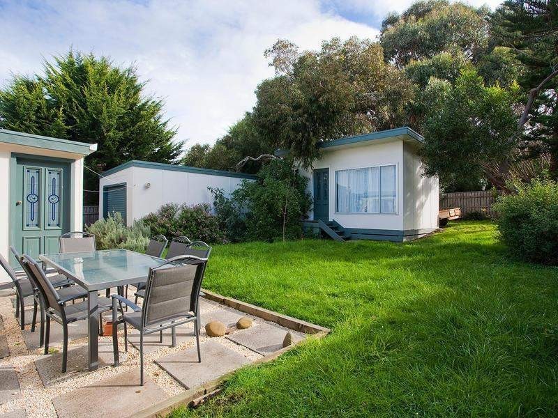 8 Surf Avenue, Skenes Creek VIC 3233