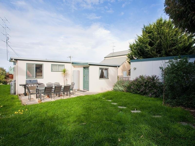 8 Surf Avenue, Skenes Creek VIC 3233