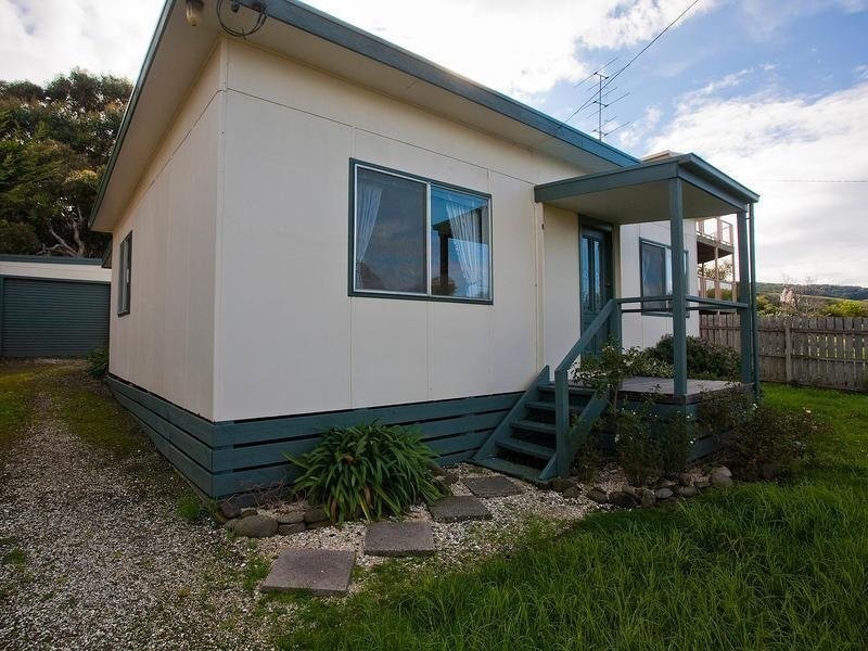 8 Surf Avenue, Skenes Creek VIC 3233