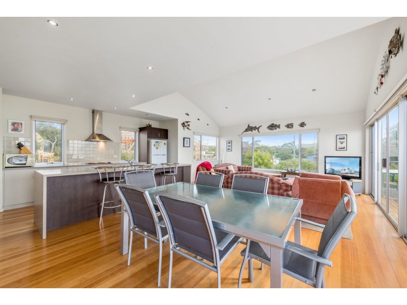 2/11 Great Ocean Road, Marengo VIC 3233