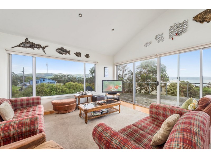 2/11 Great Ocean Road, Marengo VIC 3233