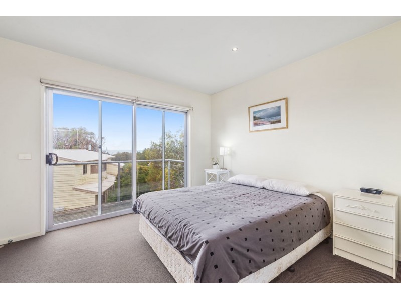 2/11 Great Ocean Road, Marengo VIC 3233