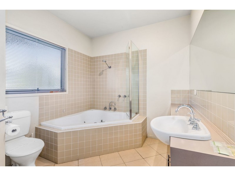 2/11 Great Ocean Road, Marengo VIC 3233