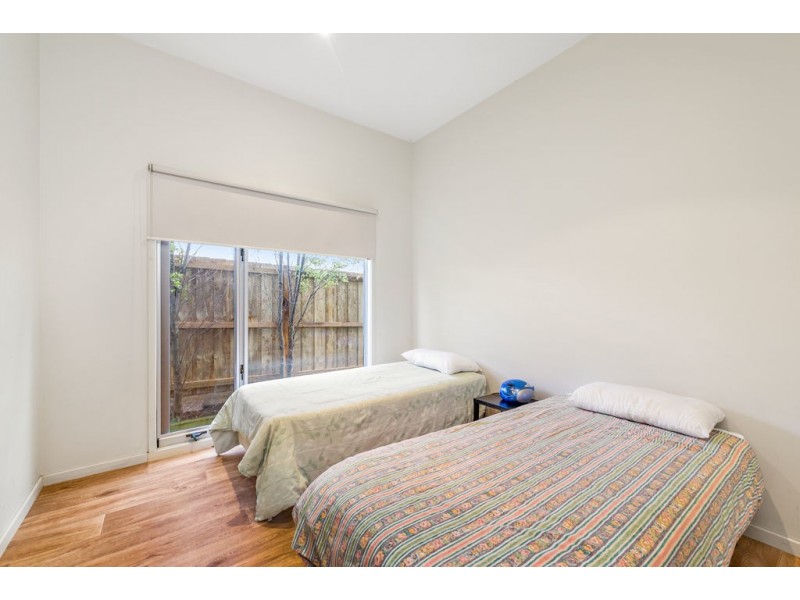 2/11 Great Ocean Road, Marengo VIC 3233