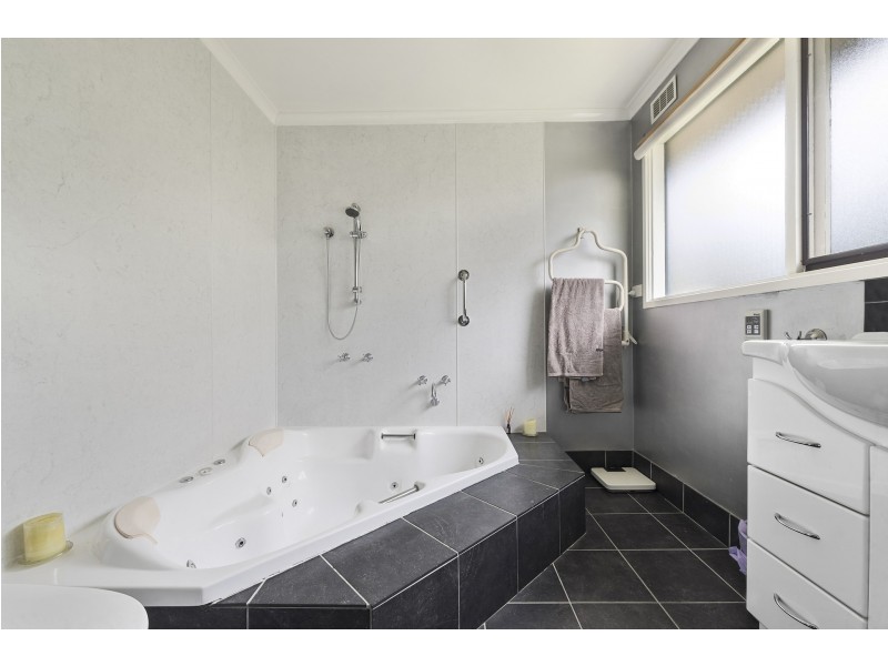 17 Point Avenue, Skenes Creek VIC 3233