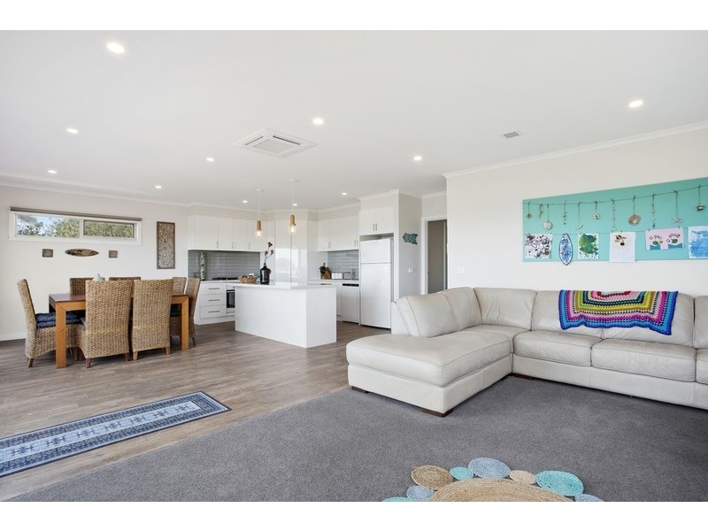 8 Otway Avenue, Skenes Creek VIC 3233