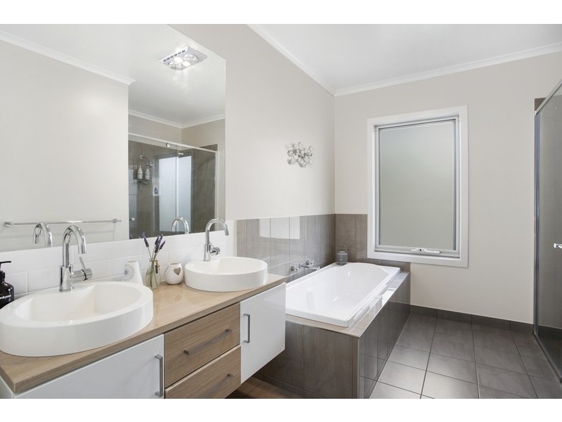 8 Otway Avenue, Skenes Creek VIC 3233