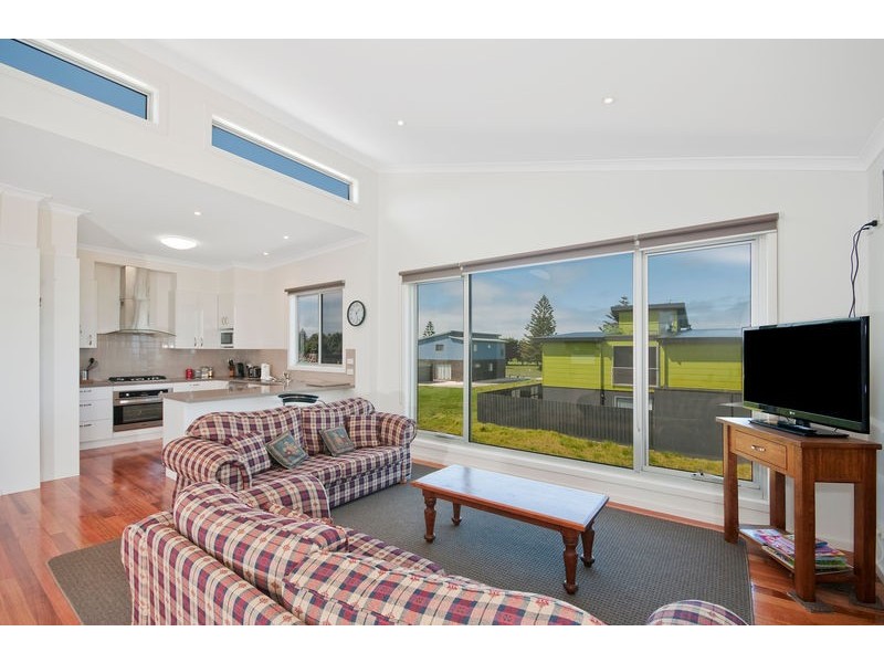 8D Gambier Street, Apollo Bay VIC 3233