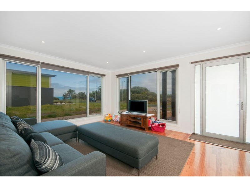 8D Gambier Street, Apollo Bay VIC 3233