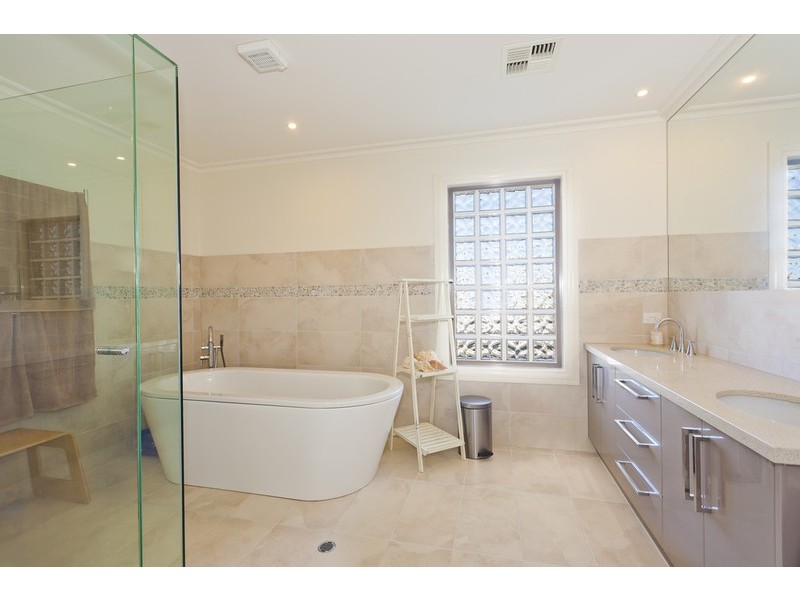 24 Seeberg Court, Apollo Bay VIC 3233