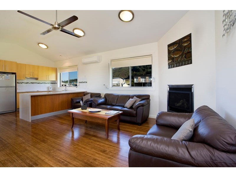 2/11 Marriners Lookout Road, Apollo Bay VIC 3233