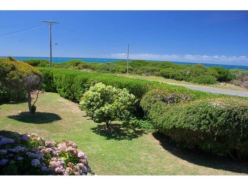 15 Great ocean Road, Skenes Creek VIC 3233