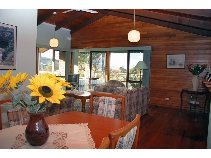 42 McLachlan Street, Apollo Bay VIC 3233