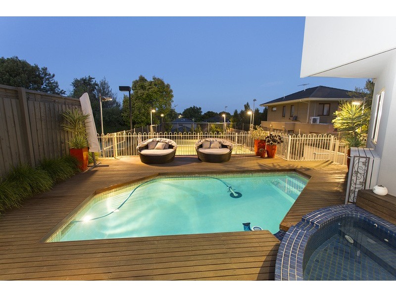 10 Nathan Grove, Caulfield South VIC 3162