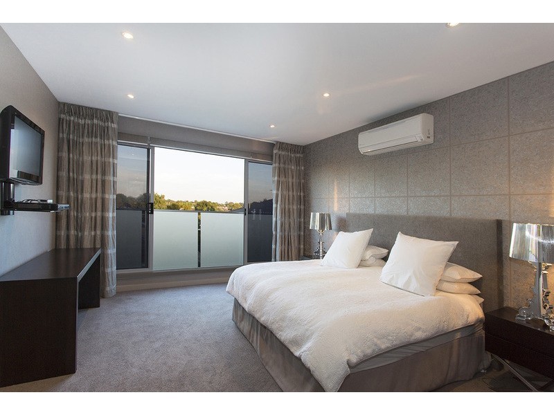 10 Nathan Grove, Caulfield South VIC 3162