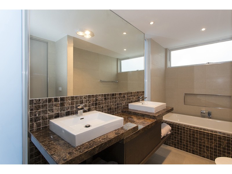 10 Nathan Grove, Caulfield South VIC 3162