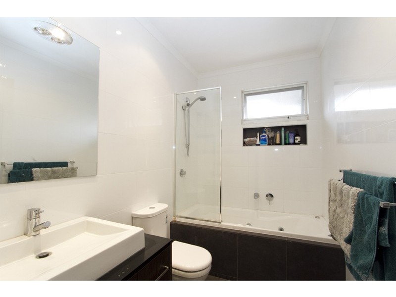 3/35 Shoobra, Elsternwick VIC 3185