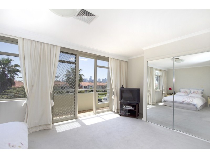 10/105 Beach Street, Port Melbourne VIC 3207