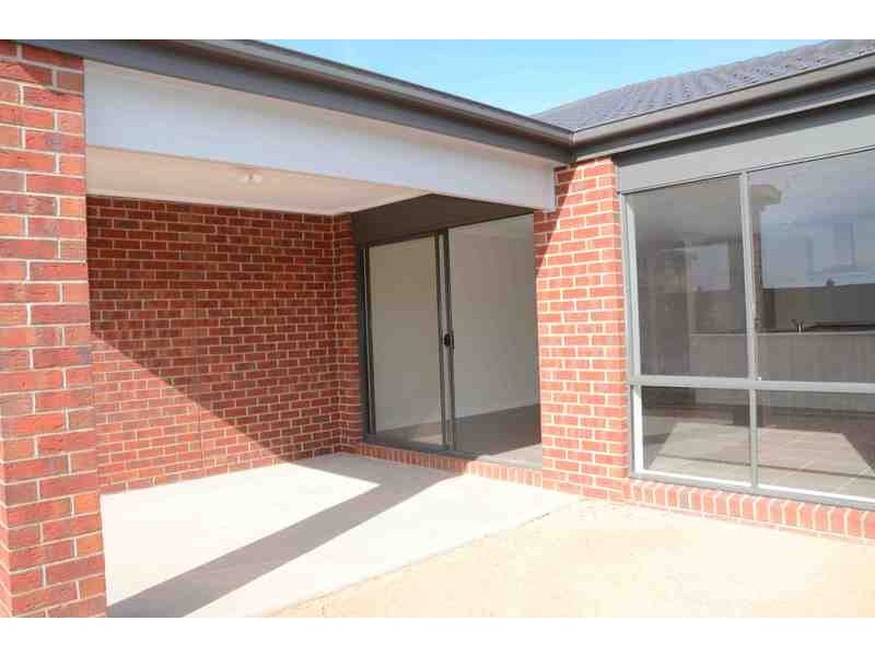 1627 Mystic Grove, Point Cook VIC 3030