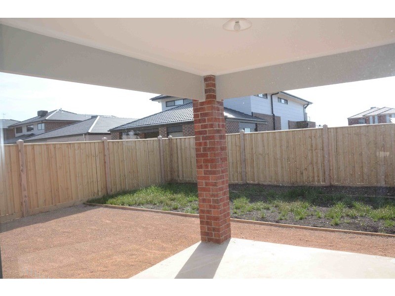 1627 Mystic Grove, Point Cook VIC 3030