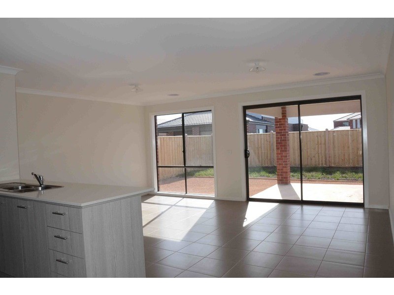 1627 Mystic Grove, Point Cook VIC 3030