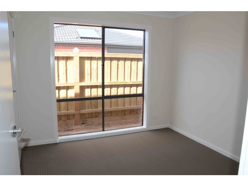 1627 Mystic Grove, Point Cook VIC 3030