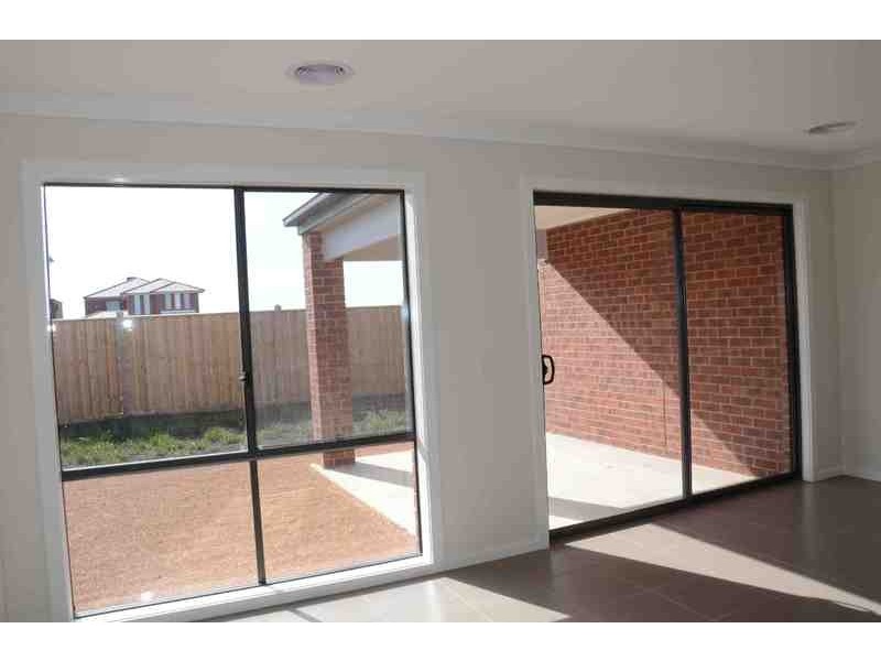 1627 Mystic Grove, Point Cook VIC 3030