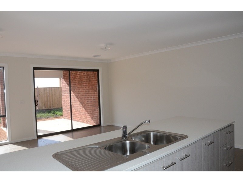 1627 Mystic Grove, Point Cook VIC 3030