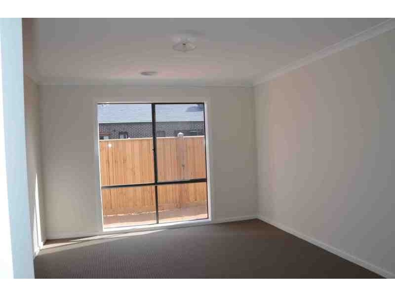 1627 Mystic Grove, Point Cook VIC 3030