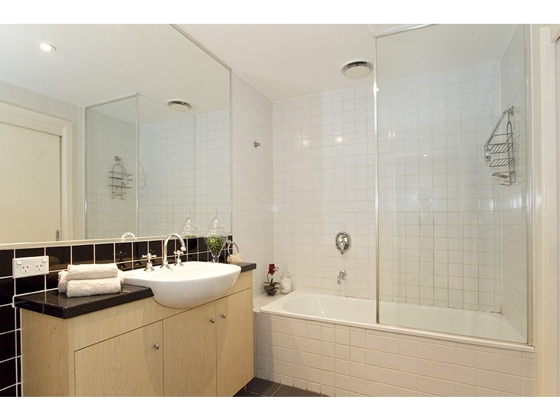 11/41 Marine Parade, St Kilda VIC 3182