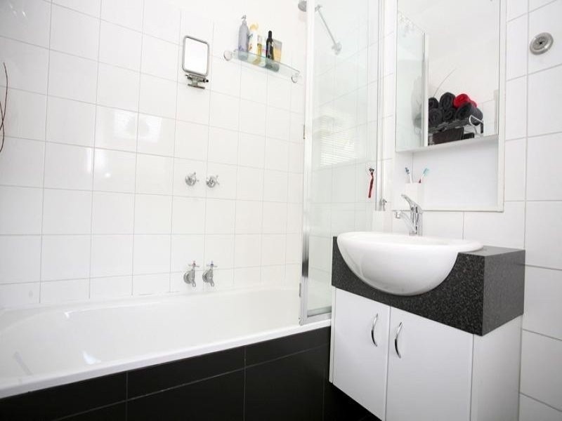 17/78 Queens Road, St Kilda VIC 3182