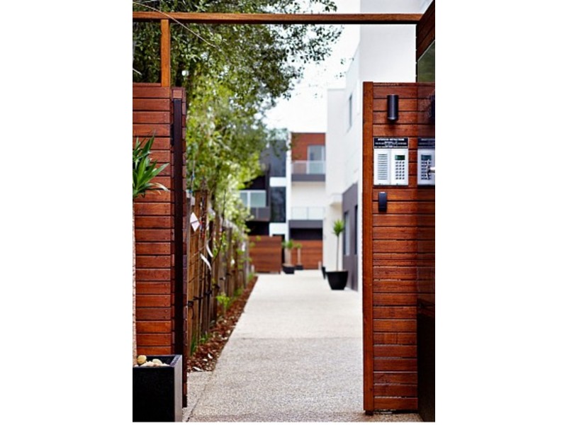 11/4 Lansdowne Road, St Kilda East VIC 3183