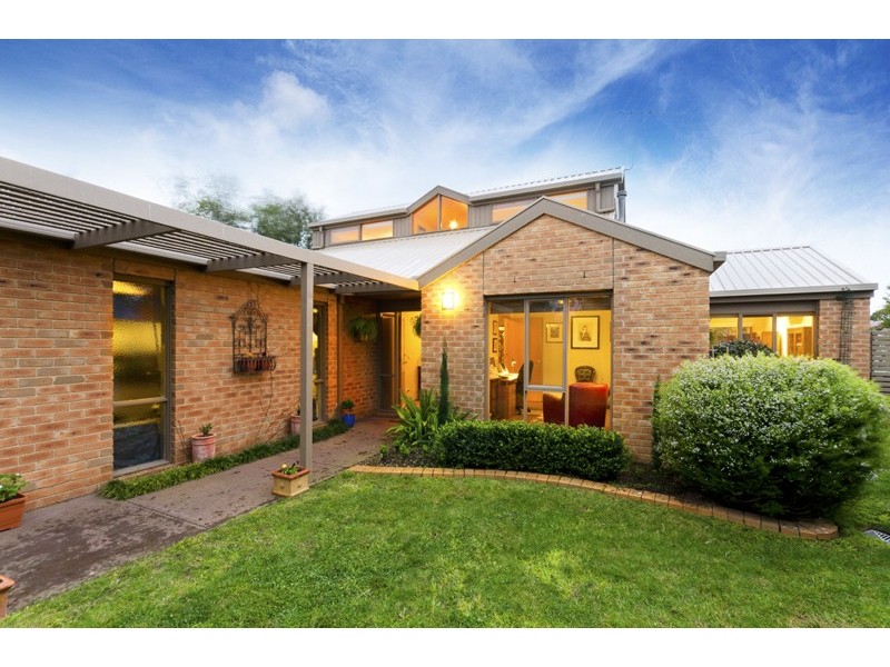 2 Tama Court, Grovedale VIC 3216