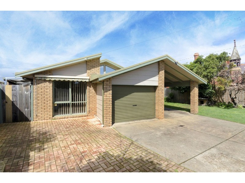 303 Wilsons Road, St Albans Park VIC 3219