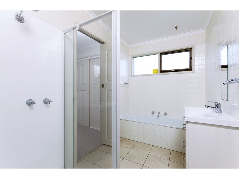 303 Wilsons Road, St Albans Park VIC 3219