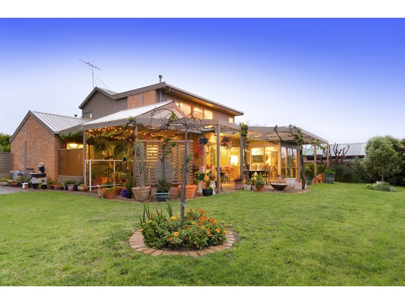 2 Tama Court, Grovedale VIC 3216